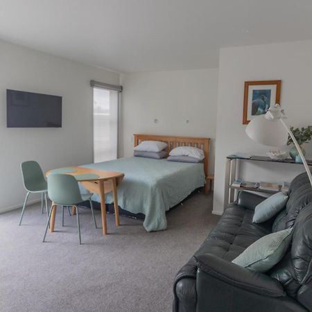 Marsden Cove Canal Haven With Spa Pool One Tree Point Exterior foto